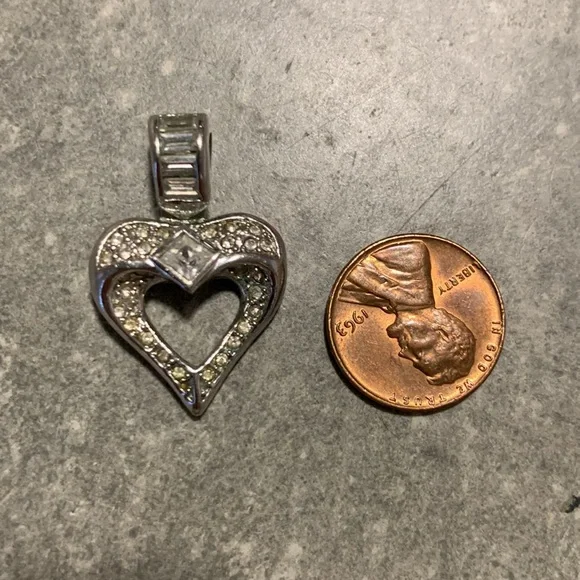 CZ heart pendant - Picture 2 of 3